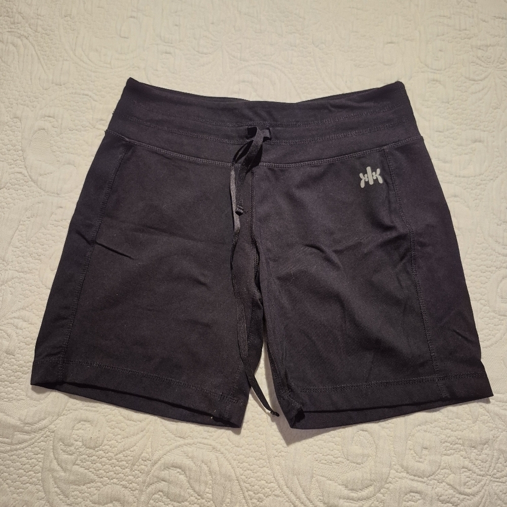 Kyodan women's Medium black drawstring shorts fit snug VGUC